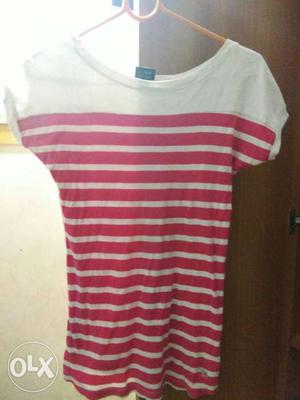 White And Red Scoop Neck Cap-sleeve Shirt for girls or