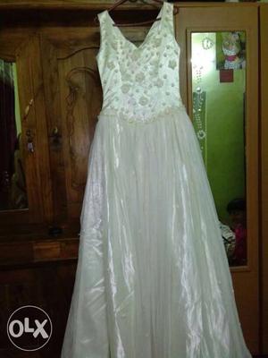 White Sleeveless V-neck Wedding Dress
