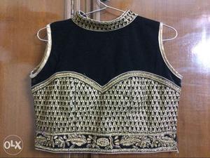 Women's Black And Gold Sleeveless Crop Top