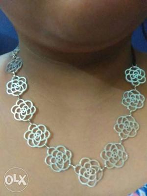 Women's Silver Flower Shaped Necklace