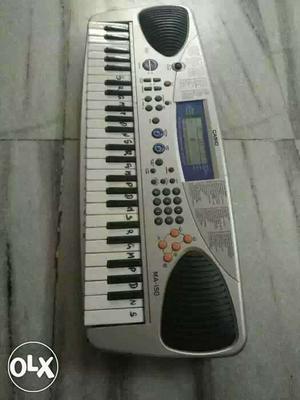 Gray Casio Electronic Keyboard