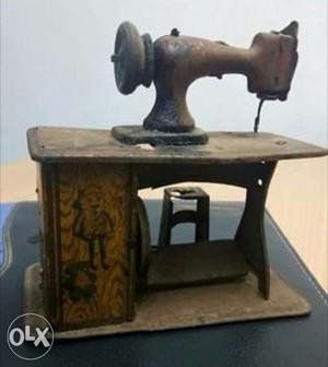 Old Japanese Tin toy - Sewing Machine -  -