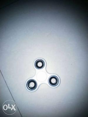 White And Black 3-winged Hand Spinner