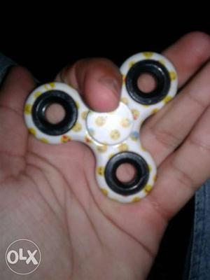 White And Yellow Emoticon Print Hand Spinner