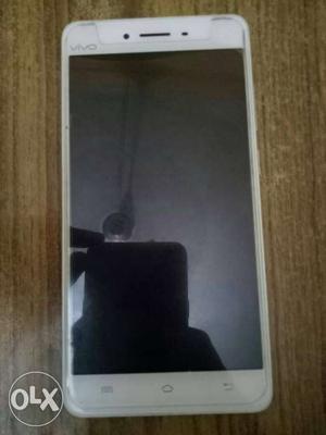 11 months old vivo v3 max. In a good condition