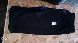 2 black short slacks in cotton medium size for female