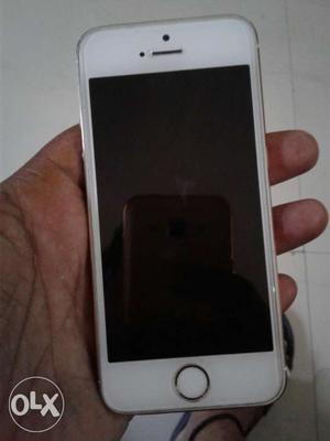 Iphone 5s gold 16 gb like a new 1 year old all