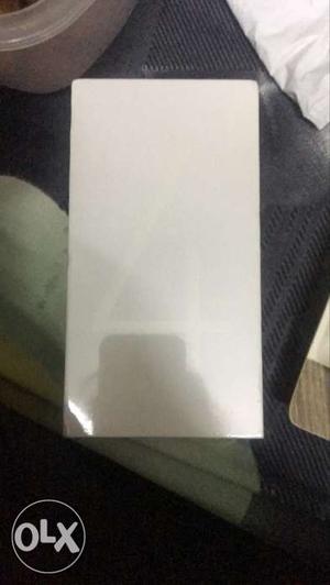 Redmi 4 gold colur 3 gb 32 gb sealed pack only