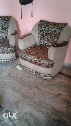 3+ 1+1 sofas in good condition 3 sitter need some