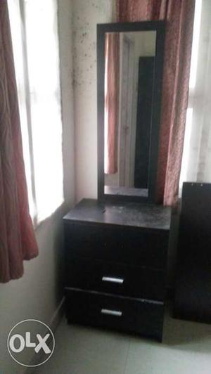 4 years old dressing table with mirror