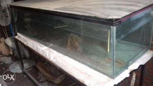 6ft x 2ft aquarium with stand only 6 months used