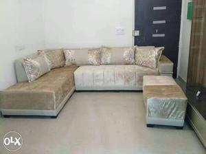 7 seater L shaped sofa for urgent sale in Gaur city 2 Noida