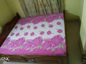 Bed made of segwan wood. brand new. Including kurl on