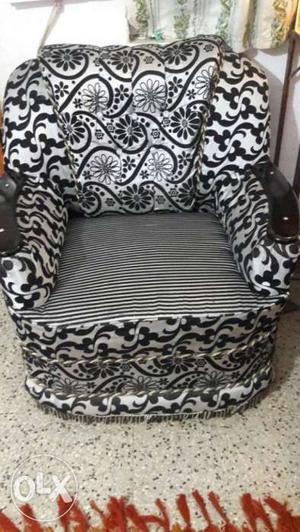 Black And White Floral Print Sofa Chair