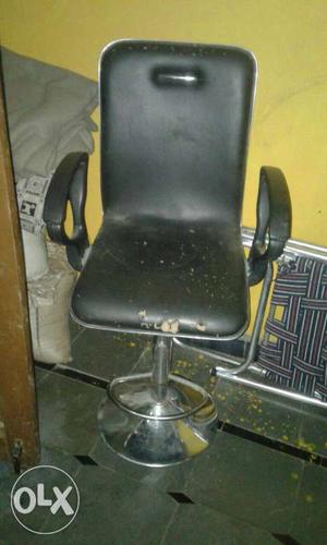 Good condition hight adjustment chair