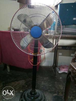 I want to sell fan 1 year old condition me h lena h Toh
