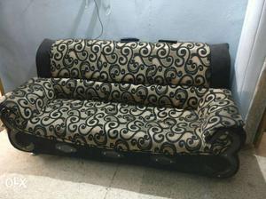 Sofa set 1 yr old gd condition Qwality fabric