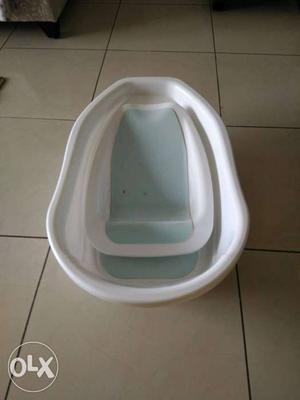 Baby bath tub.Extra detachable attachment perfect