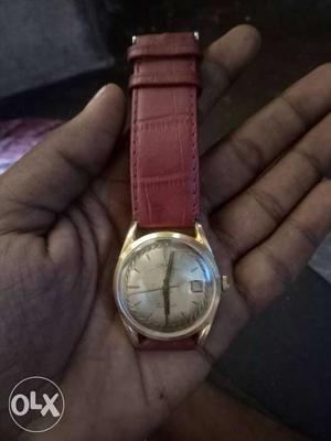 Camy origenal Watch With Red Leather Strap good condison