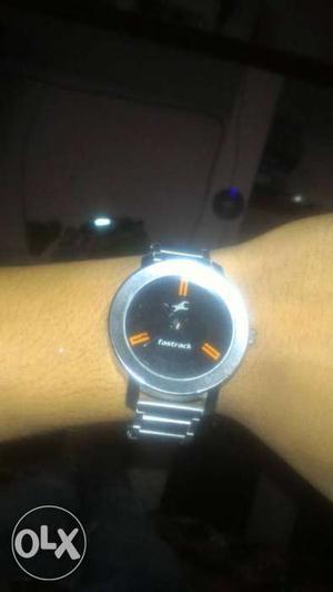 Fastrack watch h sell krna h ise 1 month hua h