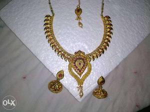 Gold And Red Necklace And Earrings Set
