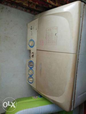 LG semi automatic 7kg load washing machine in