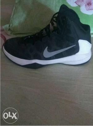 Nike zoom basketball shoe selling them as i got