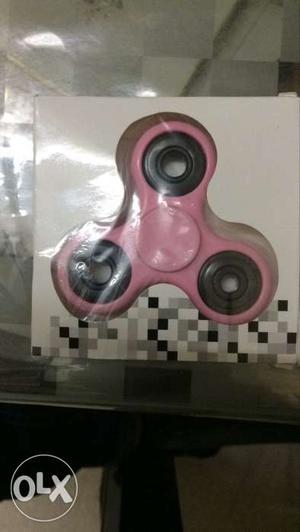 Pink Fidget Tri-spinner In Pack