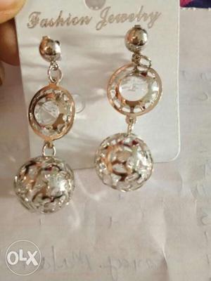 Silver rounded earring at very low price