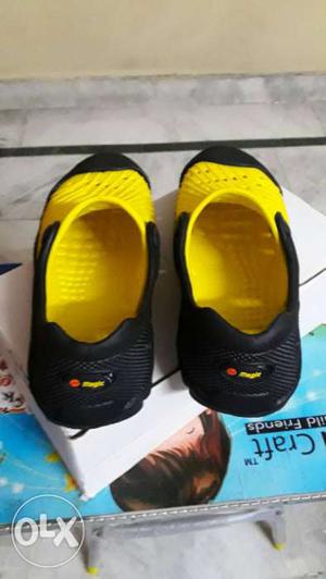 Toddler's Black-and-yellow Shoes With Box New size 6