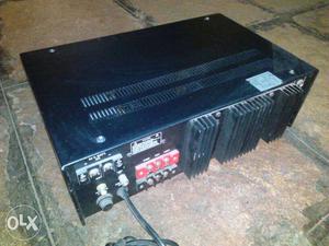 2 Amplifiers good condition