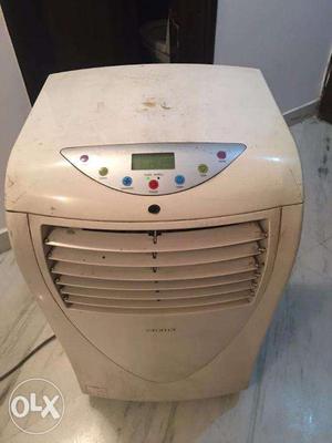 Croma portable ac gud working condition