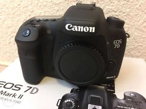 DSLR Canon EOS 7D Mark II 20.2MP Camera