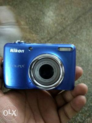 Nikon 10 mega pixels camera with 4gb memory card