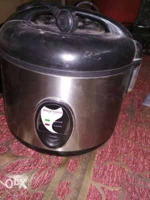 Silver And Black Slow Cooker / Rice Cooker