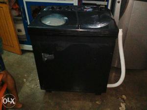 Whirlpool semi automatic washing machine.5.9 kg