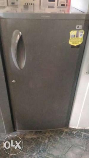 LG 180 Litre 4 years old single door fridge