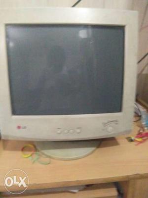 LG crt computer in very gud condition with all