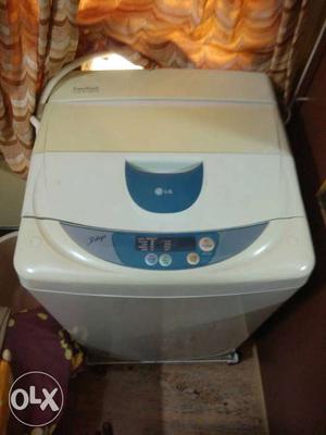 LG washing machine (6kg) top Load in a good