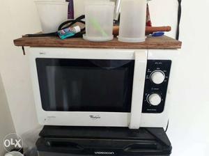 White Whirlpool Manual Microwave Oven
