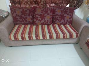 3+2 seater sofa set in very good condition for 13k
