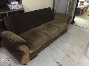 5 seater sofa set(3+1+1) with good condition, 4 years old
