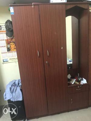 Brand new wooden shade wardrobe with dreesing