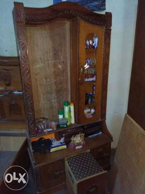 Dressing table without mirrors heavy duty & good