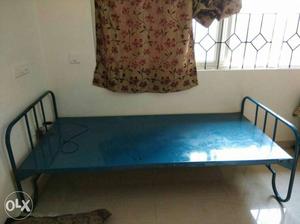 Iron cot, detachable.hardly used. good for