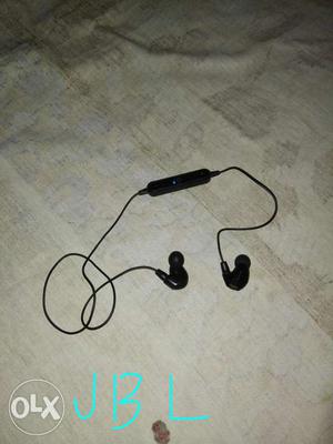 Jbl's bluetooth in veery good condition and best
