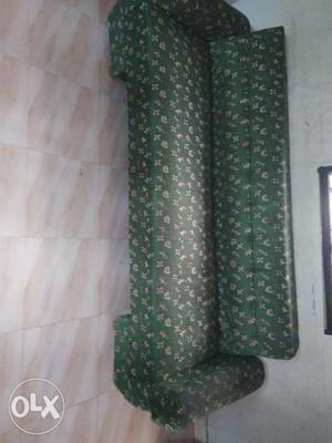 Sofa. In Koothur No 1 Tolgate Trichy
