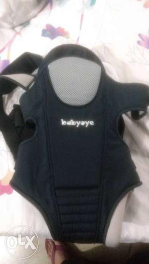 Babyoye baby carrier only used twice. In as good