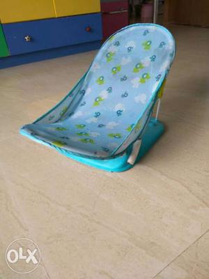 Mee mee bathing chair for new born.