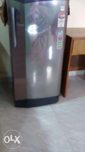 Godrez axis 180 litre 4 star fridge in working condition
